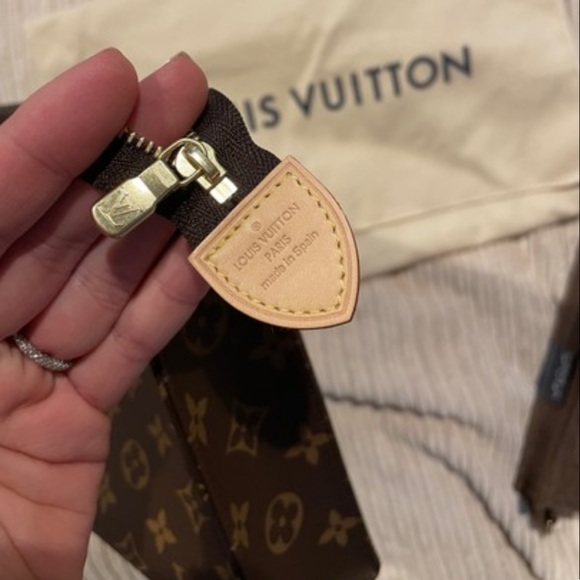 Authentic ✨Louis Vuitton Toiletry 26 with samorga insert. Brand new in dustbag - Picture 4 of 8